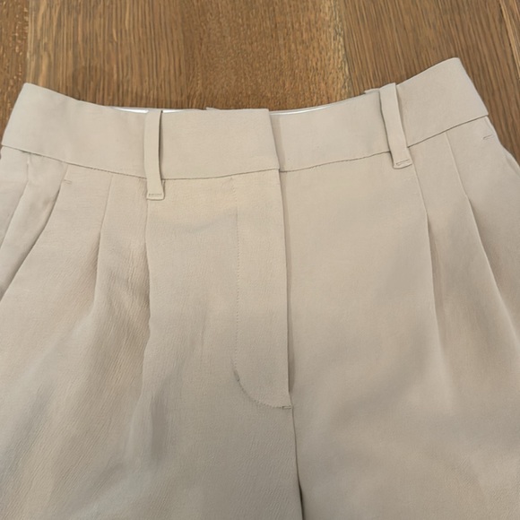 Aritzia The Effortless Pant. Size 4. - Picture 2 of 4